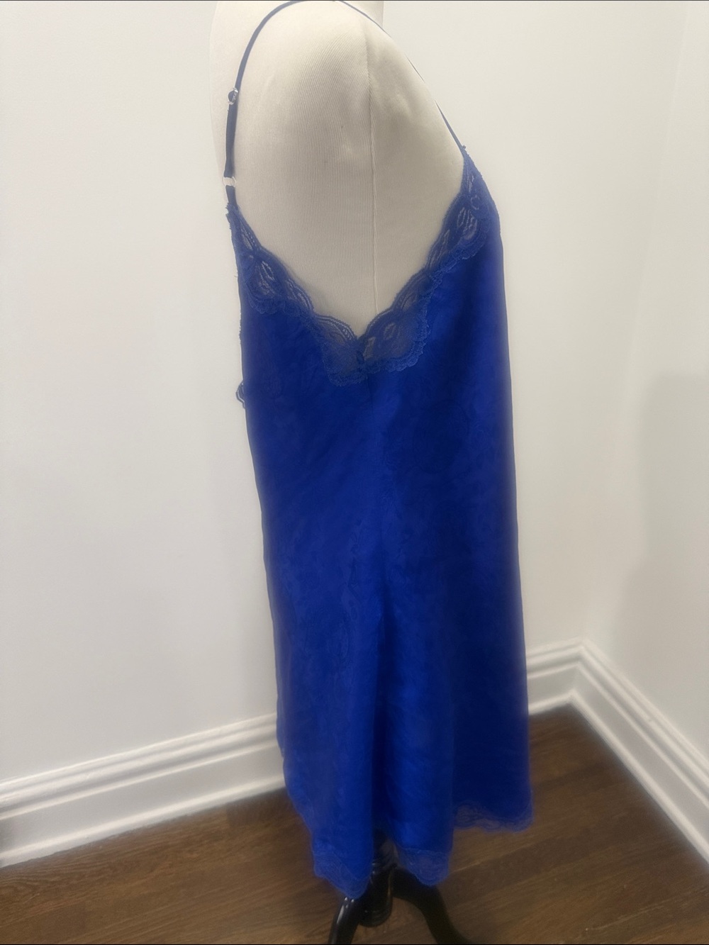 Vntg Victoria’s Secret Gold Label Blue Lace Trim Satin Robe & Chemise Set M/SP - Picture 6 of 10